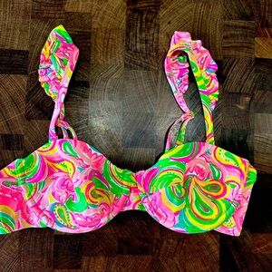 Lilly Pulitzer Size XS Ruffle Bikini Top in All Nighter Print